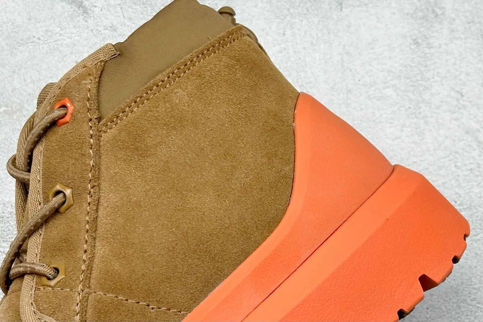 🐲💰 560 Support store UGG sheepskin integrated snow boots Autumn and winter classic outdoor Tasman snow boots Official synchronized packaging Inspection standard The material is made of original anti-fouling and waterproof leather Sheepskin integrated non-slip and wear-resistant light wing outsole Full of warmth performance, must be a good product in cold seasons Item number: 1143991 Size: 35-45